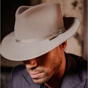 Vintage “Dobbs New York”felt, lined fedora hat, size 7 3/8 gray.